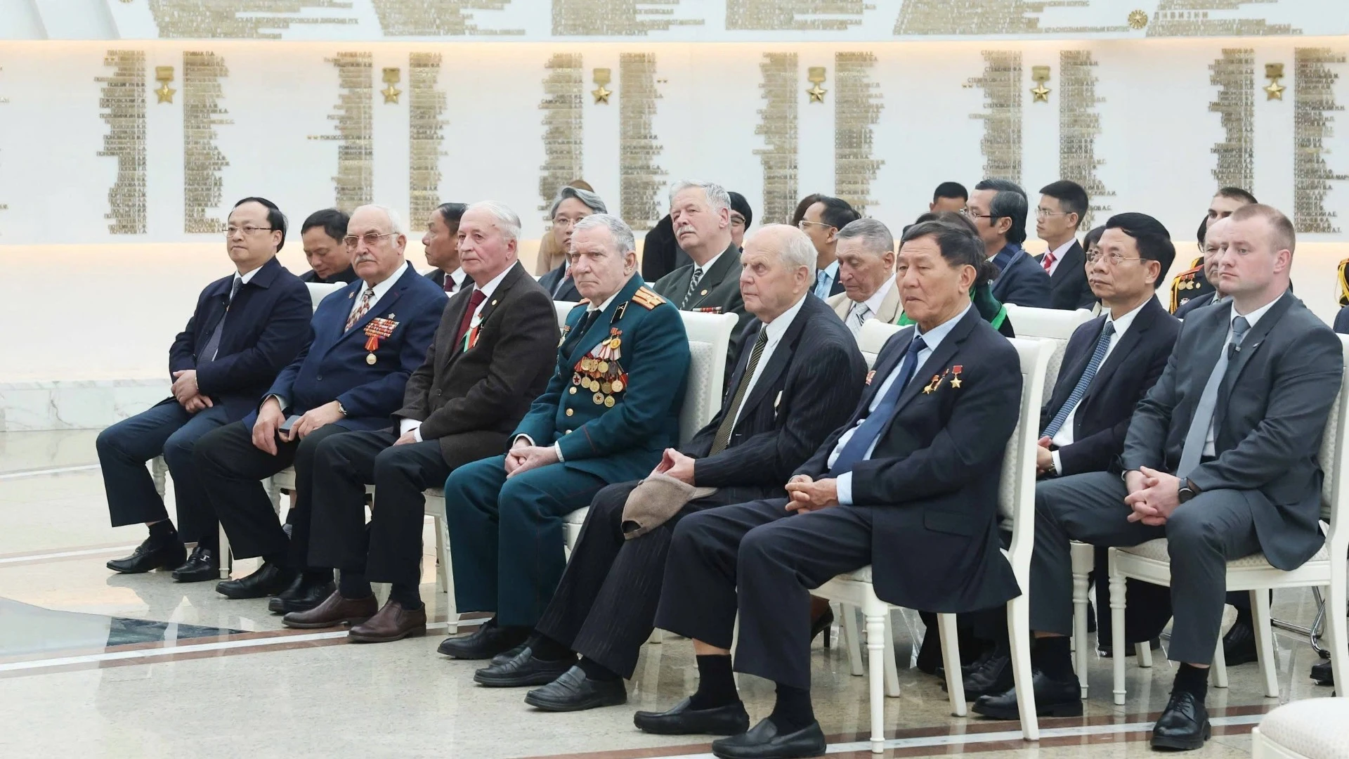 [Ảnh] Tổng Bí thư Tô Lâm gặp mặt tri ân những người bạn Belarus của Việt Nam ảnh 4