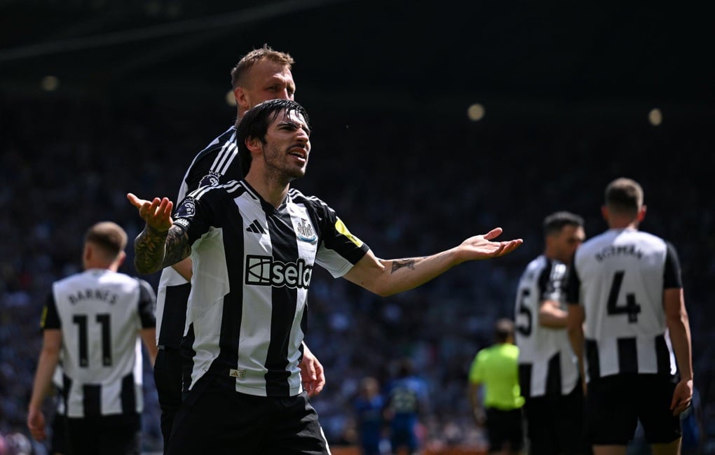 Gục ngã trước Newcastle, Chelsea có nguy cơ mất suất dự Champions League - 1