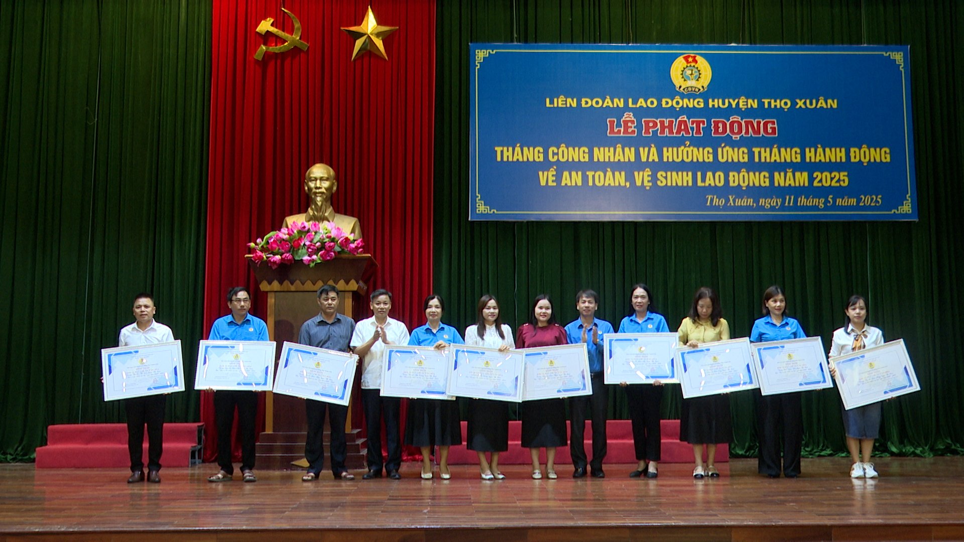 Tho Xuan District Labor Federation organizes many practical activities on the occasion of Workers' Month