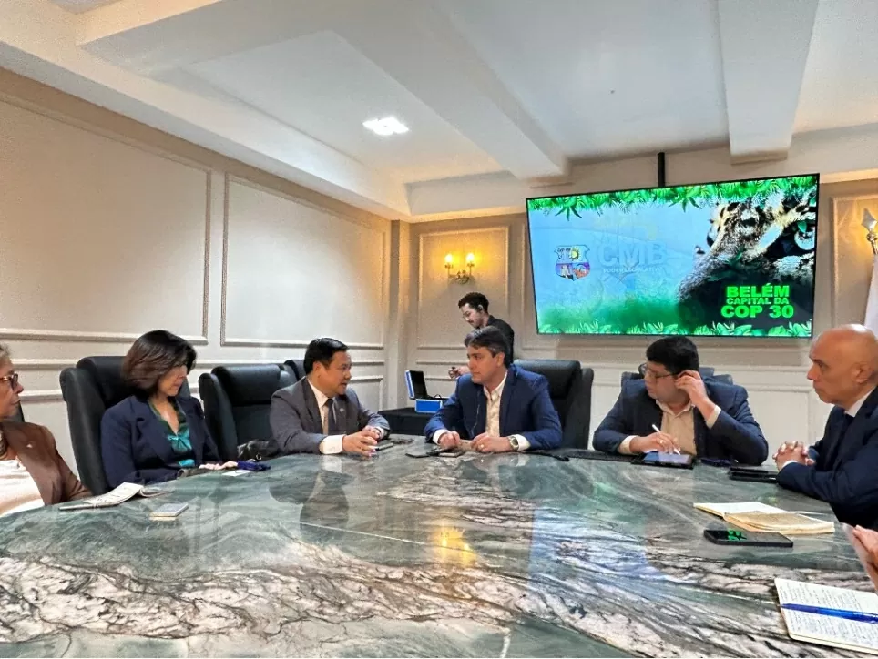 Đại sứ Bùi Văn Nghị cùng các đại sứ ASEAN tại Brazil thăm và làm việc với ông John Wayne, Chủ tịch Hội đồng thành phố Belém.