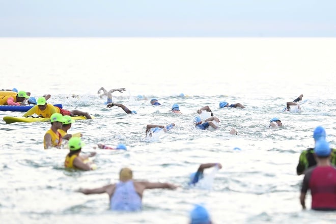 Hàng nghìn 'người thép' lao ra biển Sơn Thủy tranh tài IRONMAN 70.3 Đà Nẵng- Ảnh 6.