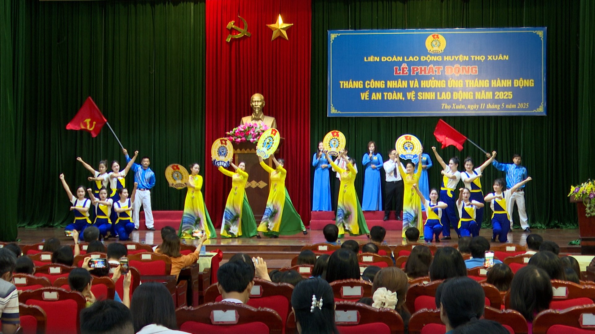 Tho Xuan District Labor Federation organizes many practical activities on the occasion of Workers' Month