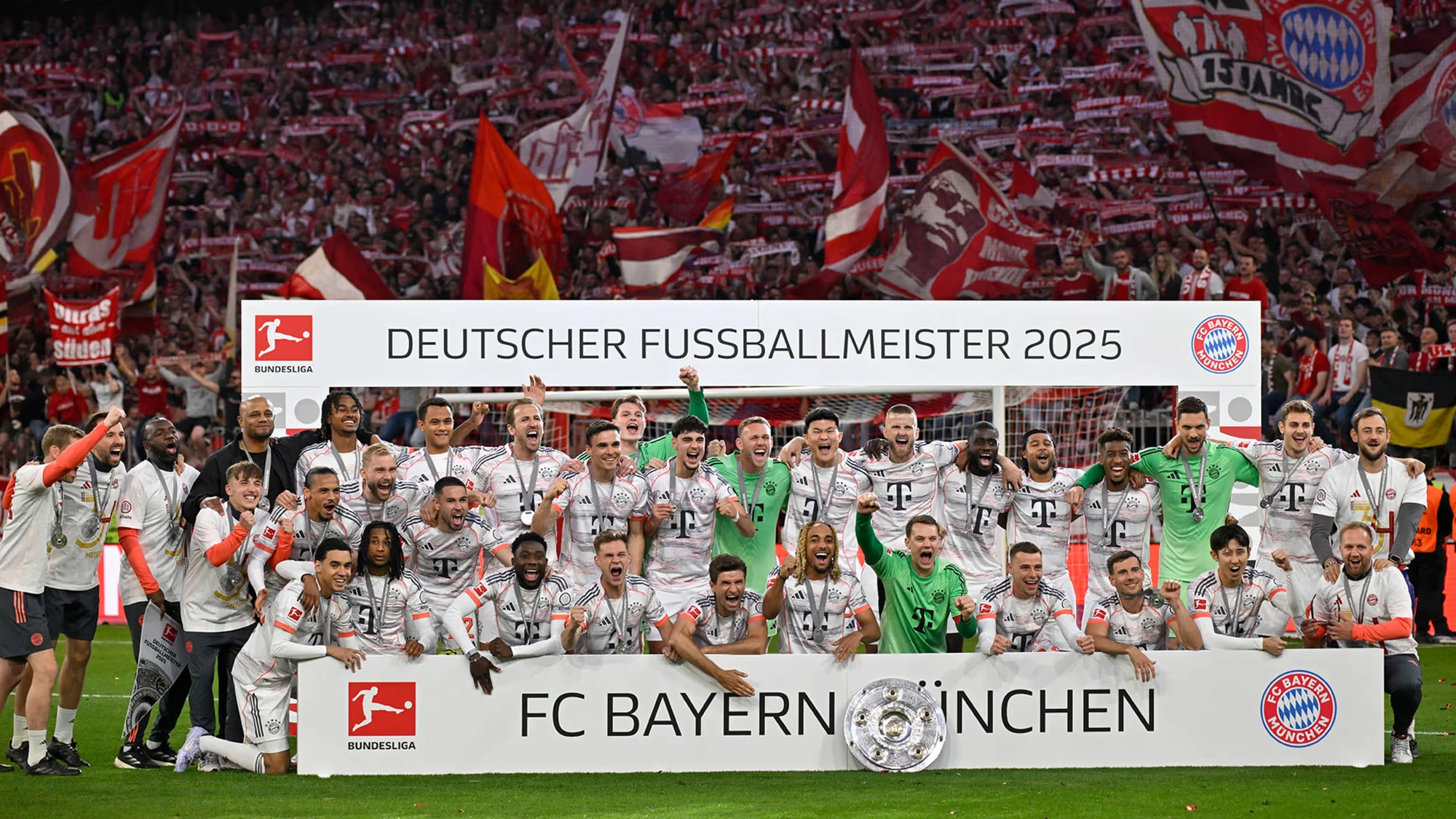 [Ảnh] Khoảnh khắc lần đầu nâng cúp Bundesliga của Harry Kane ảnh 11