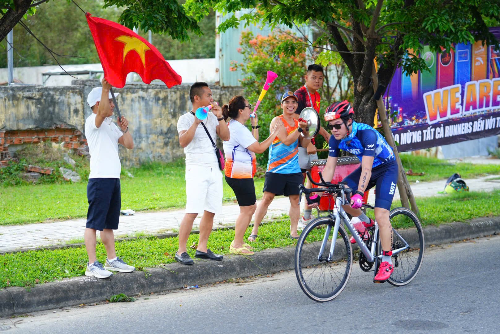 Hàng nghìn 'người thép' lao ra biển Sơn Thủy tranh tài IRONMAN 70.3 Đà Nẵng- Ảnh 12.