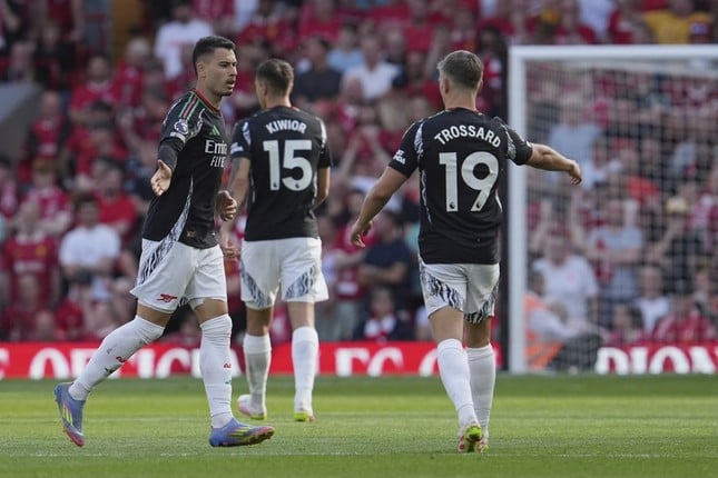 Live Liverpool vs Arsenal 2-2 (H2): Merino received a red card photo 2
