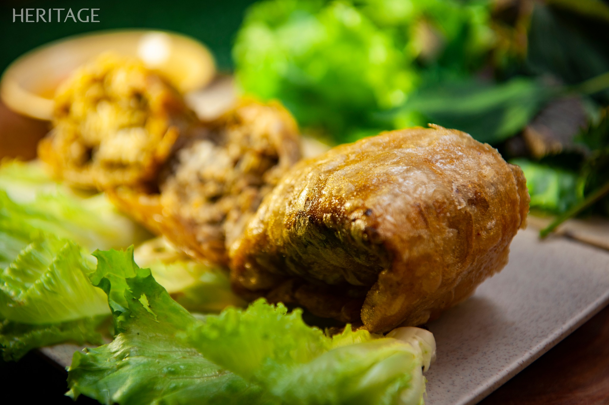 ទីក្រុង Hai Phong មិនត្រឹមតែមានផ្កា phoenix ក្រហមប៉ុណ្ណោះទេ ថែមទាំងមានអាហារឆ្ងាញ់ៗរាប់មិនអស់ ដែលរង់ចាំអ្នកមករក។