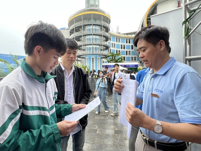 Hơn 10.000 học sinh, sinh viên tham gia ngày hội giáo dục nghề nghiệp ảnh 2