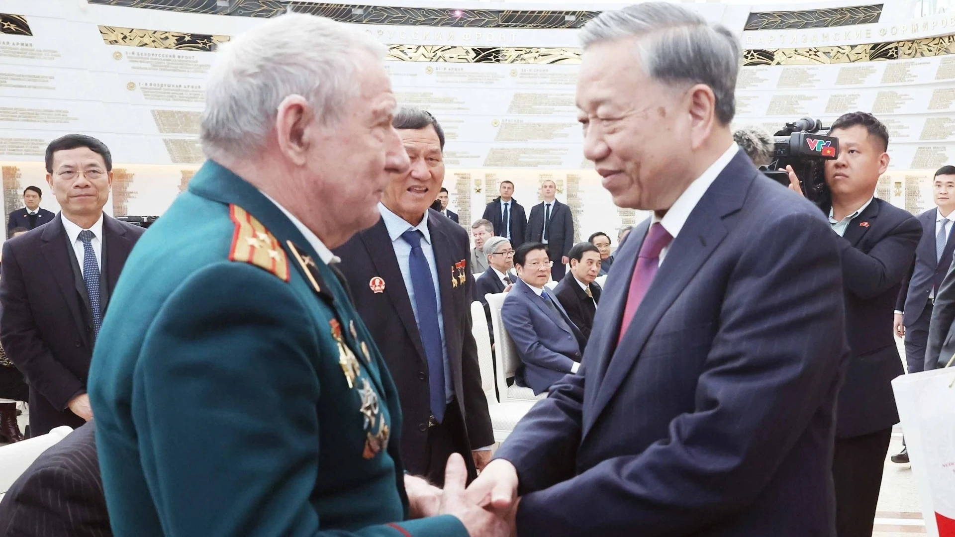 [Ảnh] Tổng Bí thư Tô Lâm gặp mặt tri ân những người bạn Belarus của Việt Nam ảnh 6