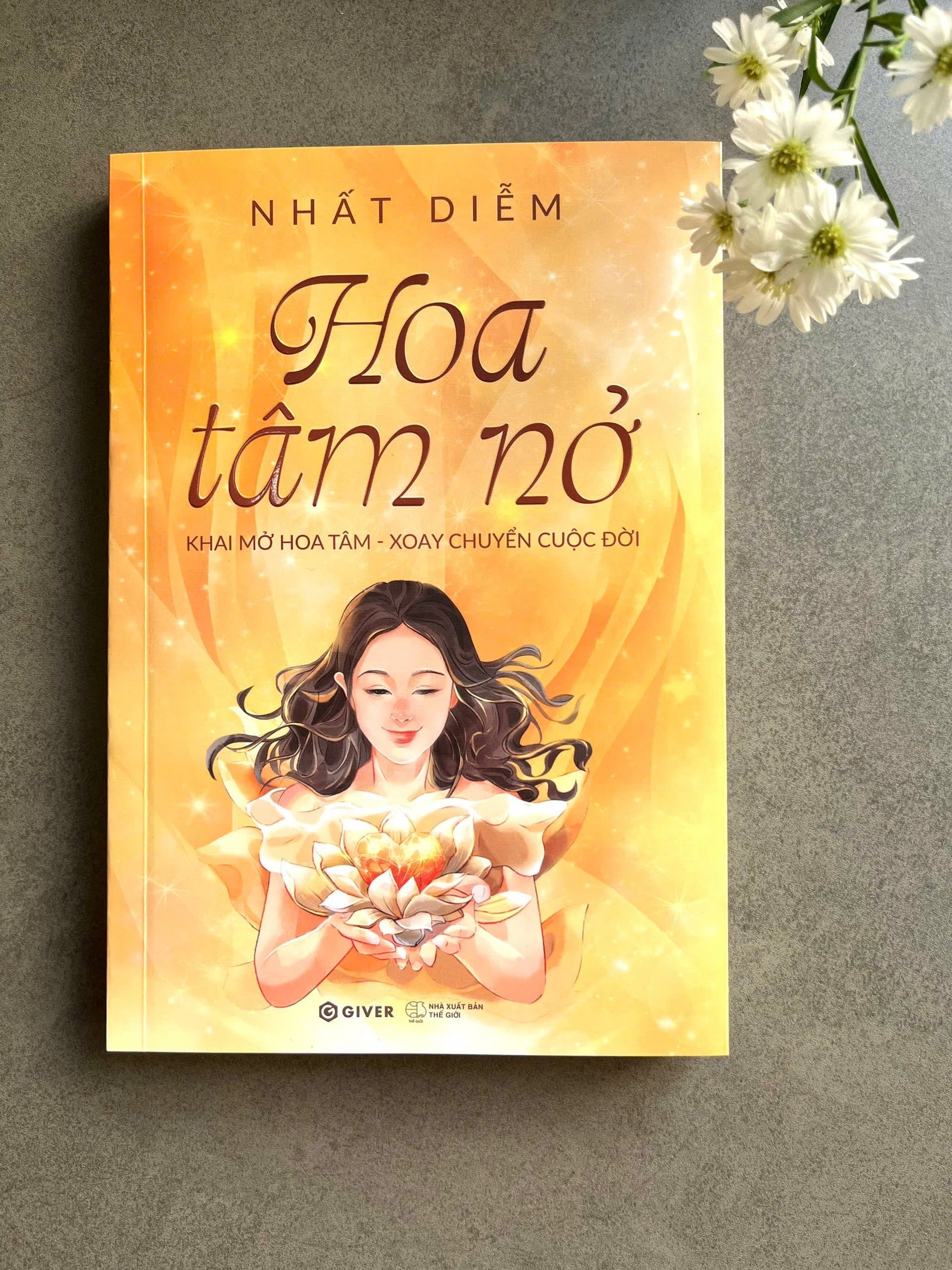 The Book of Flowers in the Heart - Nhat Diem