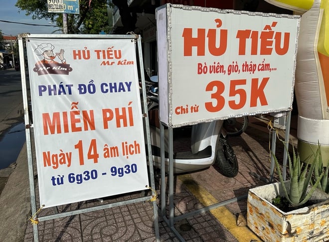 Lễ Phật đản, ghé những quán này ở TP.HCM nếu muốn ăn chay miễn phí - Ảnh 2.