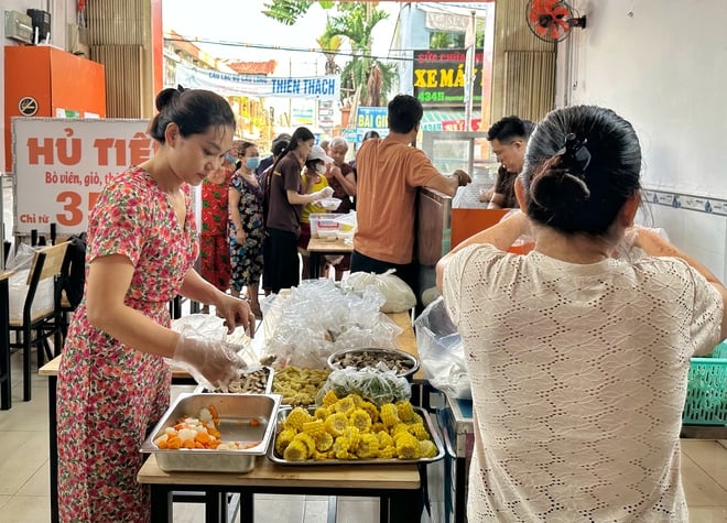 Nhận cơm chay miễn phí ở TP . HCM dịp lễ Phật đản cho mọi người - Ảnh 4.