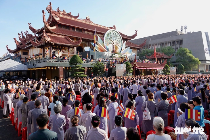 Đại lễ Phật đản: Đoàn kết, hòa ái, tích cực kiến tạo thế giới hòa bình - Ảnh 8.