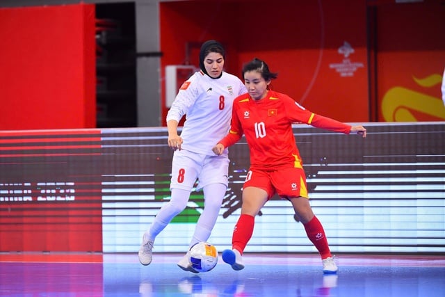 Cựu HLV Iran gọi trận hòa với futsal Việt Nam là đáng xấu hổ!- Ảnh 2.