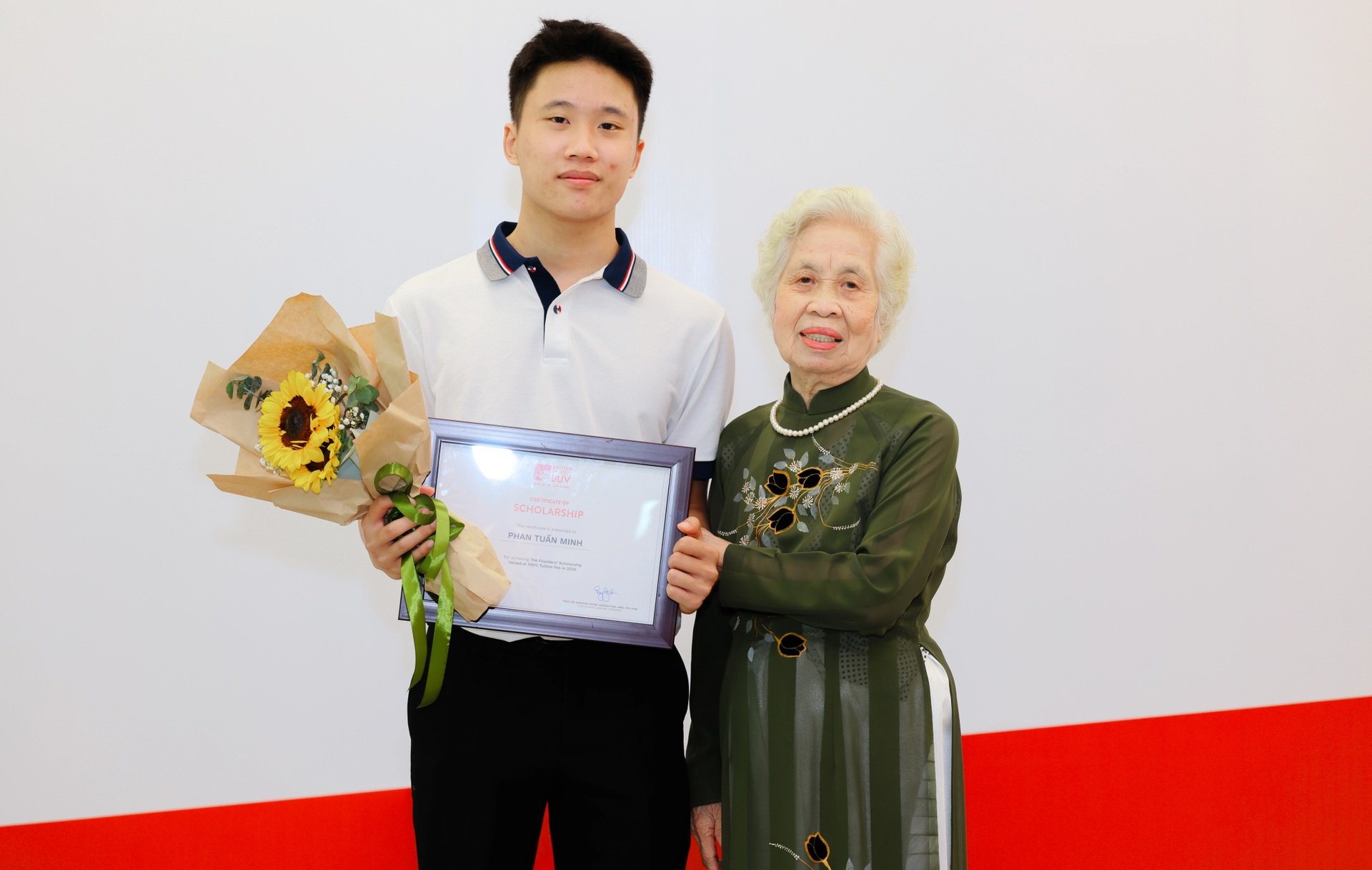 11 lần chuyển trường, 10 lần chuyển nhà, nam sinh giành học bổng toàn phần - 4