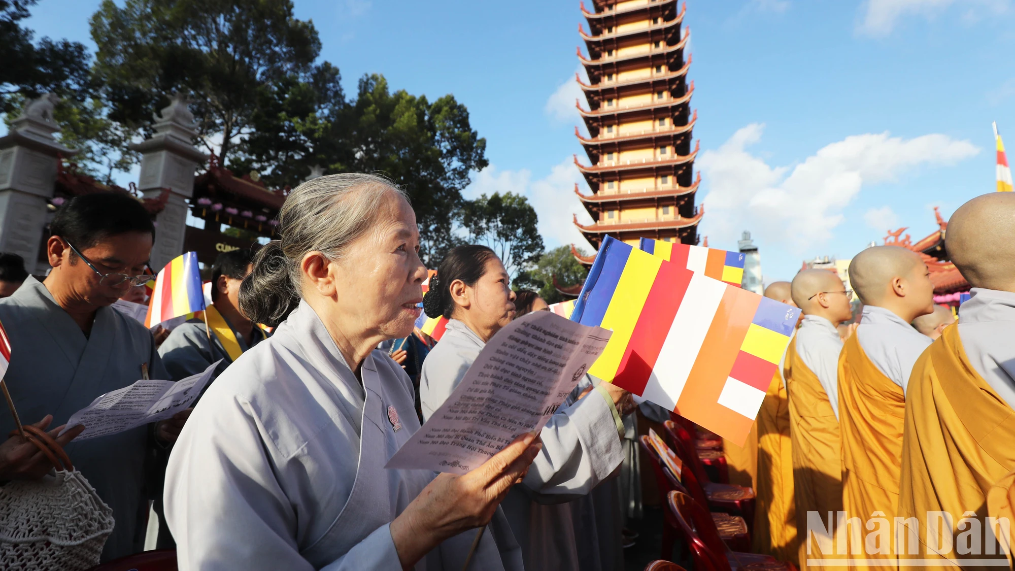 [ Ảnh ] Đại lễ phật đản 2025 : Tôn vinh thông điệp về tình thương, trí tuệ, bao dung ảnh 6
