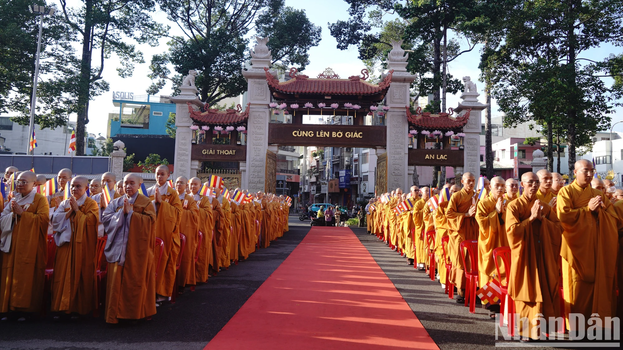 [ Ảnh ] Đại lễ phật đản 2025 : Tôn vinh thông điệp về tình thương, trí tuệ, bao dung ảnh 4