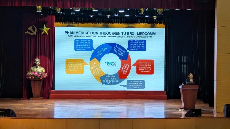 La Asociación de Informática Médica de Vietnam ofrece capacitación sobre la vinculación de las recetas electrónicas al Sistema Nacional de Información sobre gestión de recetas y venta de medicamentos recetados.
