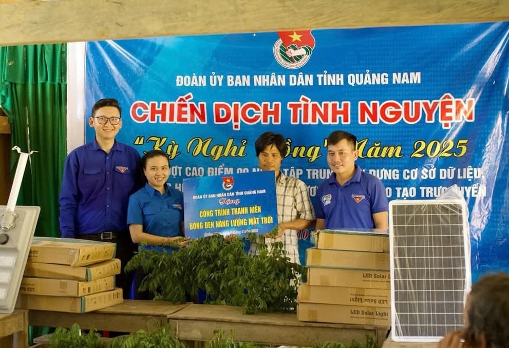anh-1-doan-ubnd-tinh(1).jpg