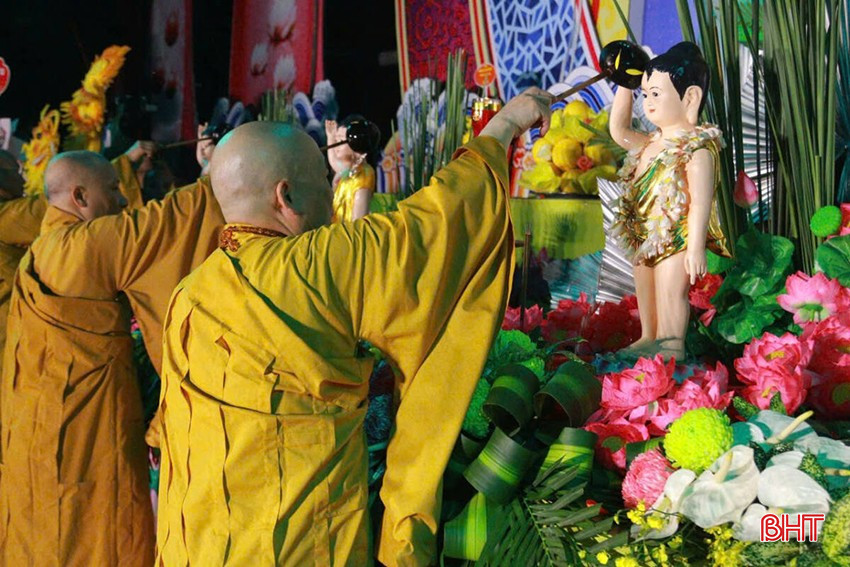 bqbht_br_nghi-thuc-tam-phat-tai-dai-le-phat-dan-o-chua-phong-phan.jpg