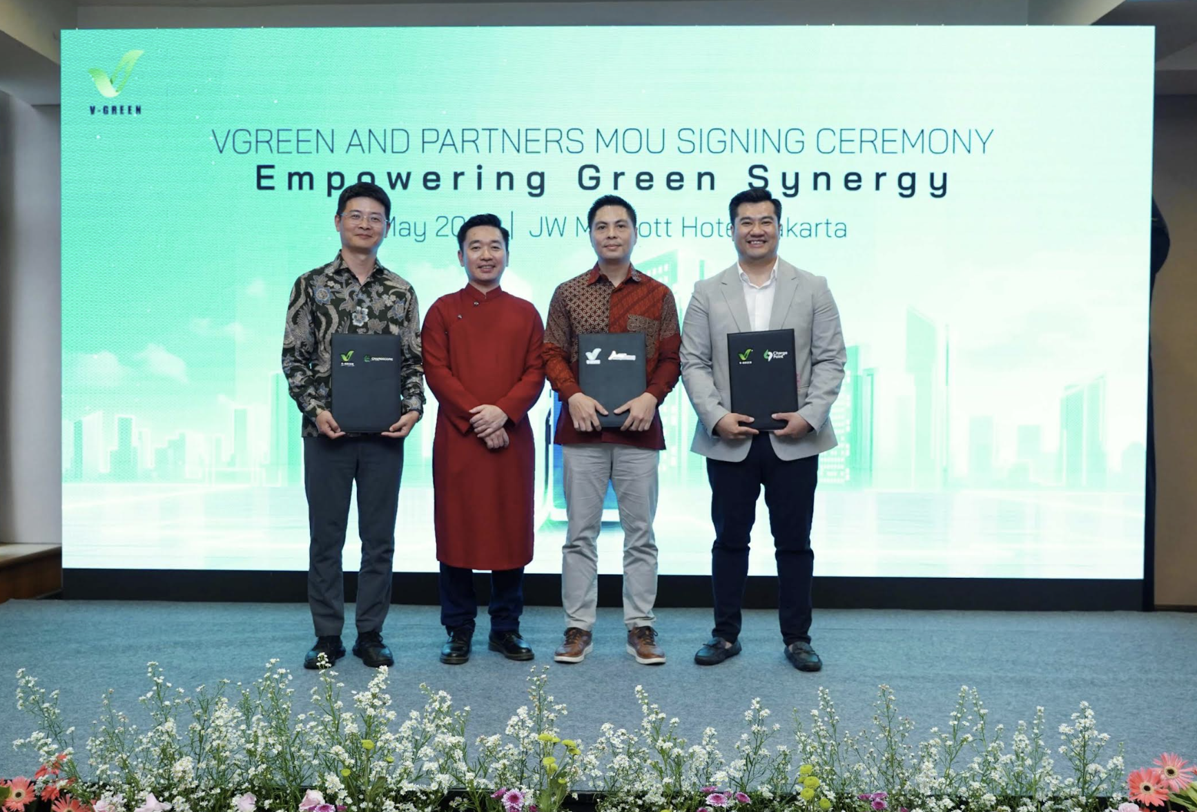 V-Green ចុះហត្ថលេខាលើ MOU ជាមួយដៃគូចំនួន 4 ដើម្បីដាក់ពង្រាយច្រកបញ្ចូលថ្ម Vinfast ចំនួន 63,000 នៅក្នុងប្រទេសឥណ្ឌូនេស៊ី ដែលរំពឹងថានឹងមានការវិនិយោគសរុបចំនួន 300 លានដុល្លារ។