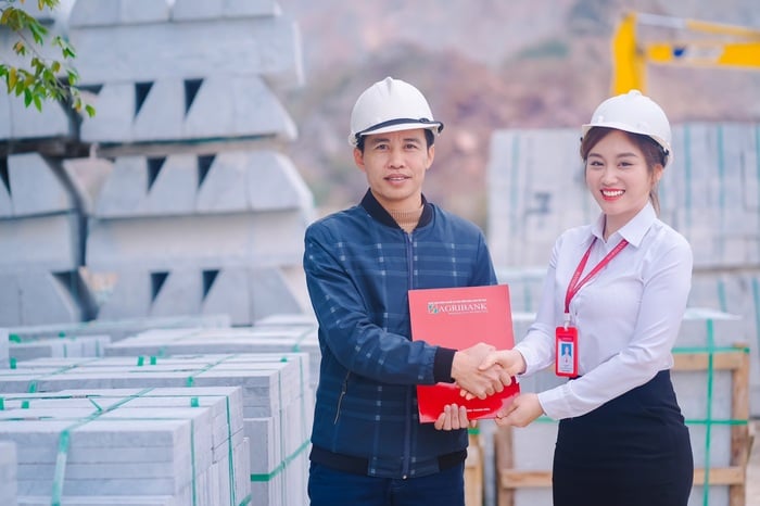 Sáng ngời phẩm chất nữ cán bộ Agribank trong giai đoạn phát triển mới - Ảnh 1.