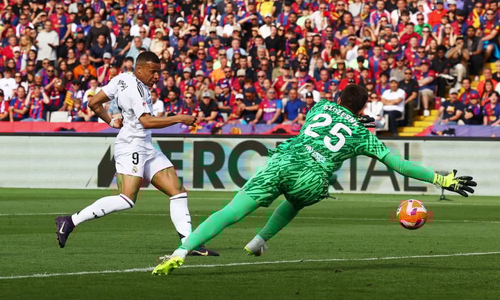 Mbappe lập hattrick, Real Madrid vẫn thua Barcelona