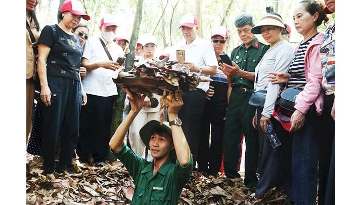 Về thăm “đất thép thành đồng”