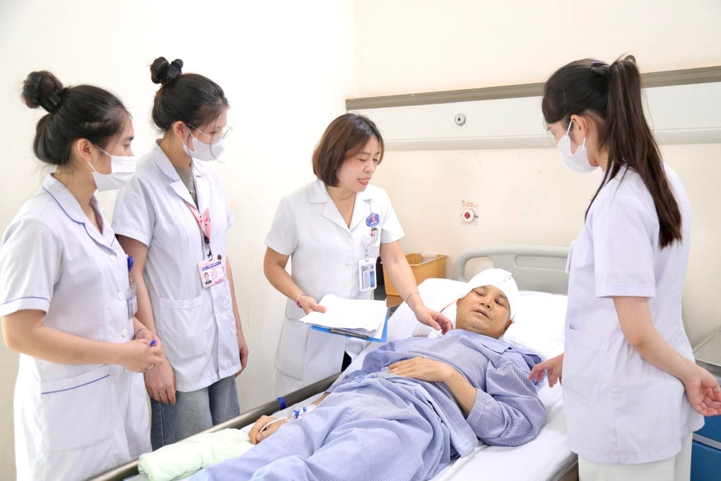 Xúc động chăm sóc người bệnh những giây phút sinh tử - 3
