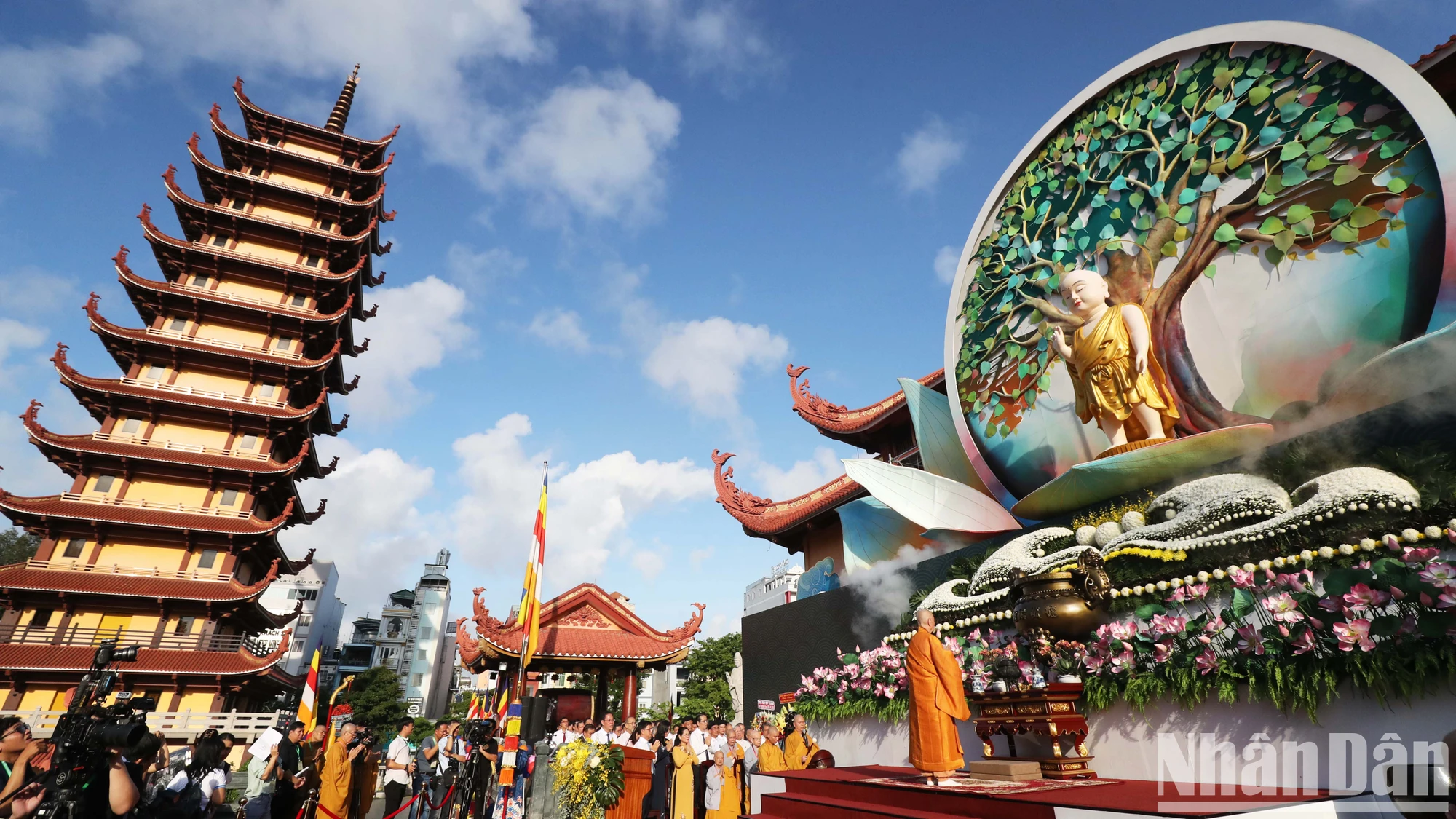 [ Ảnh ] Đại lễ phật đản 2025 : Tôn vinh thông điệp về tình thương, trí tuệ, bao dung ảnh 2