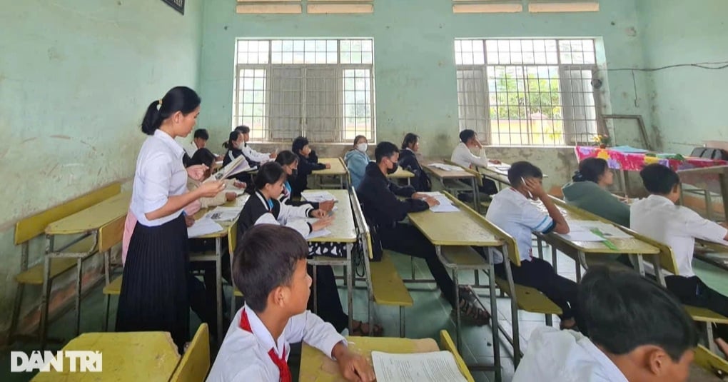 34 giáo viên hợp đồng lâu năm tại Buôn Ma Thuột sẽ được tuyển dụng đặc cách - 1