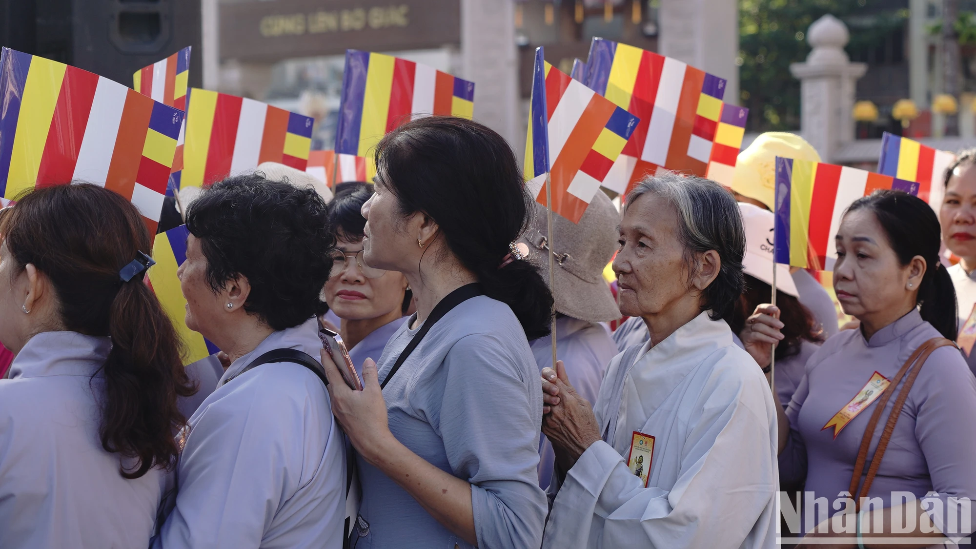 [ Ảnh ] Đại lễ phật đản 2025 : Tôn vinh thông điệp về tình thương, trí tuệ, bao dung ảnh 8
