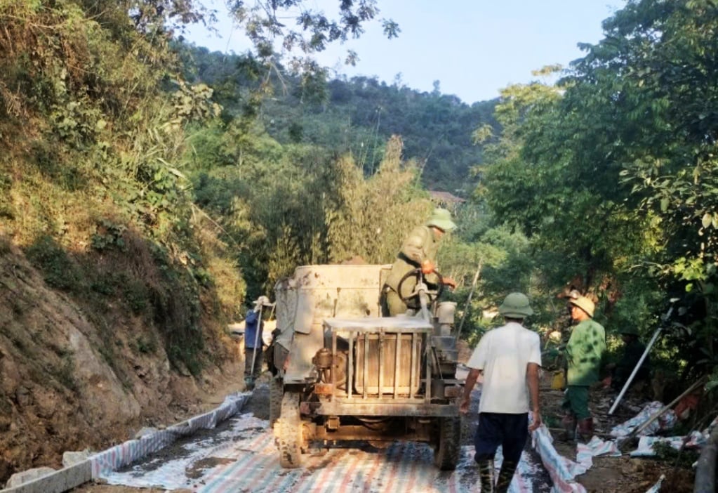 Huyện Bảo Lạc đầu tư 12,3 tỷ đồng xây dựng đường liên xã Pù Mò (Sơn Lộ) đến Nà Han (Huy Giáp) đạt tiêu chuẩn đường giao thông nông thôn cấp B miền núi.