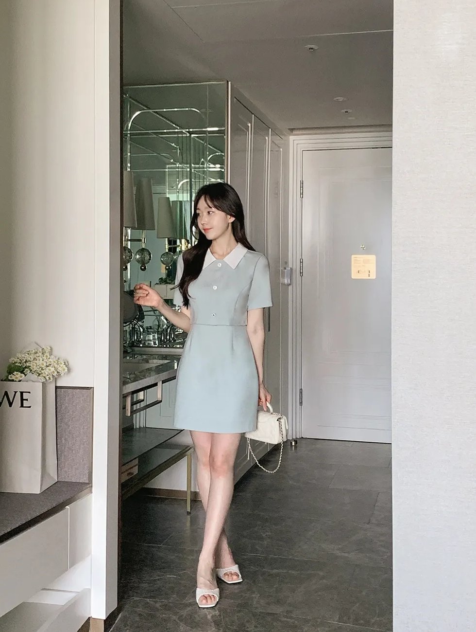 Các mẫu giày phối với váy ngắn mùa hè giúp chân dài hơn- Ảnh 1.