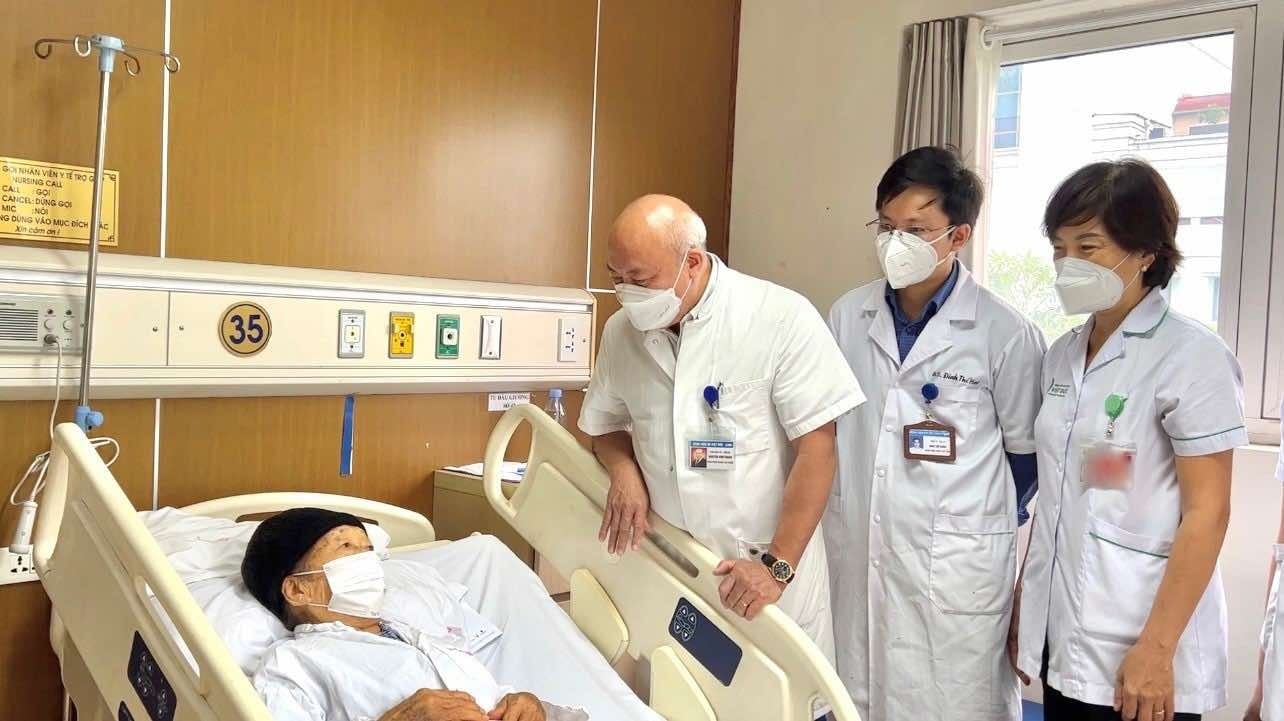 Từ buồng bệnh đến đường chạy: Nghề điều dưỡng dạy tôi nhiều điều trân quý - 4