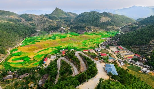 Thành lập xã Lũng Cú trên cơ sở nhập 3 xã Lũng Cú, Má Lé và Lũng Táo (Đồng Văn) trên cơ sở yếu tố văn hoá, lịch sử.