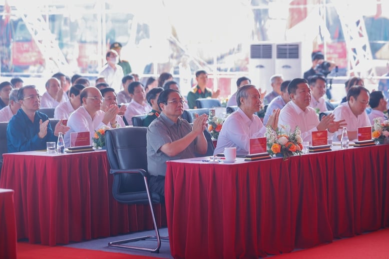 Thủ tướng dự lễ khởi công tuyến cao tốc huyết mạch qua Thái Bình, Nam Định- Ảnh 1.