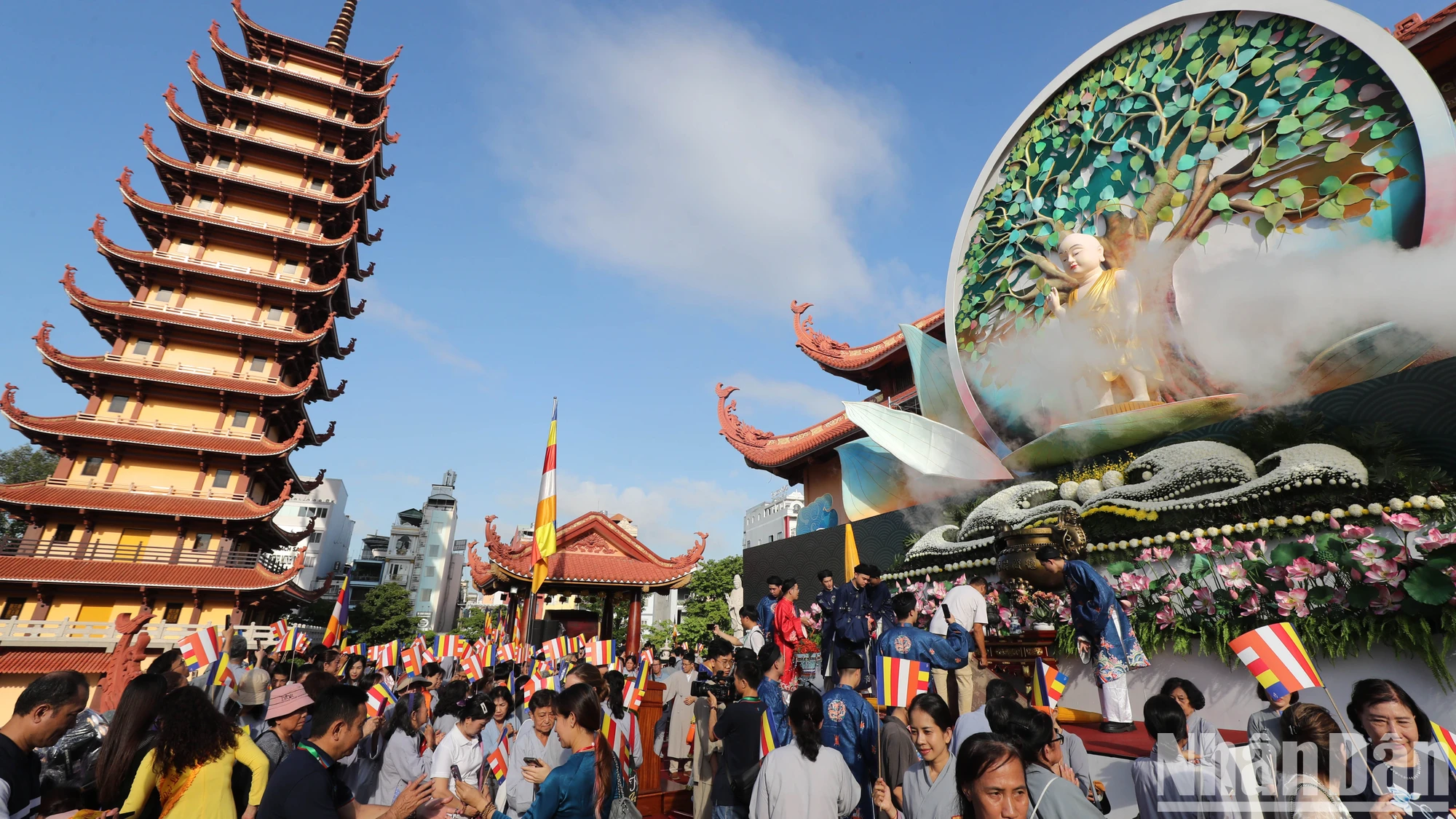 [ Ảnh ] Đại lễ phật đản 2025 : Tôn vinh thông điệp về tình thương, trí tuệ, bao dung ảnh 9
