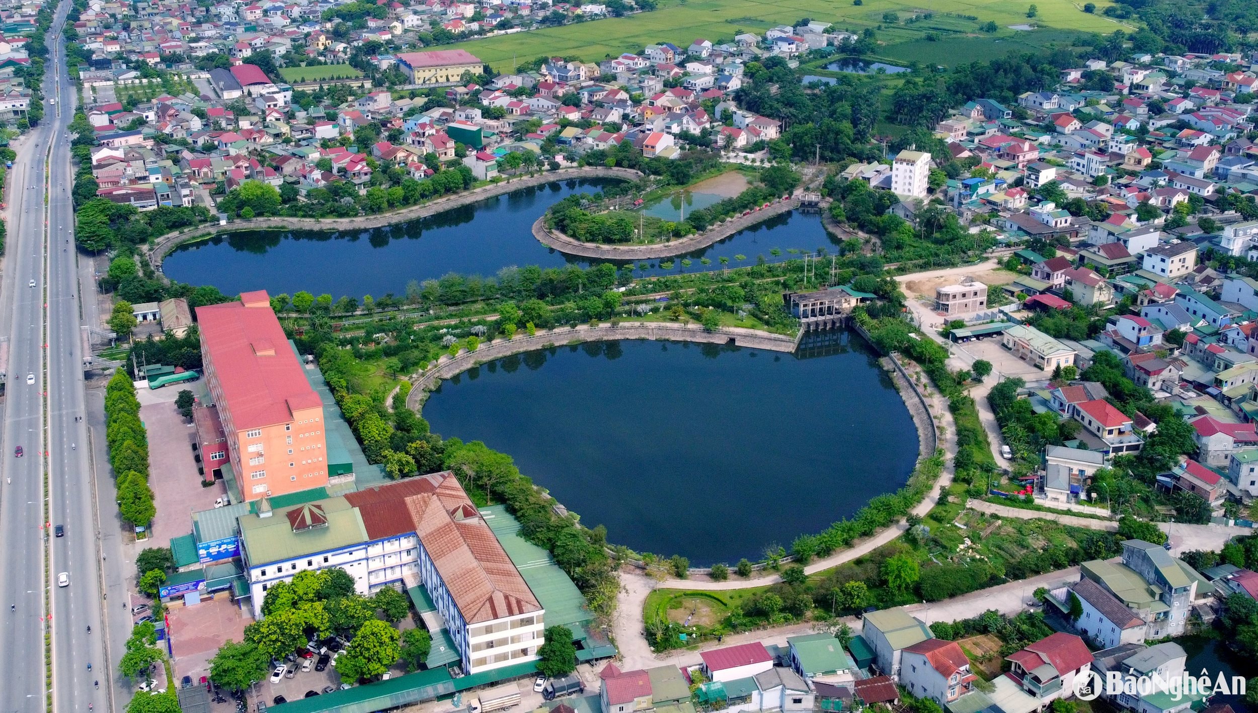 hồ quang trung