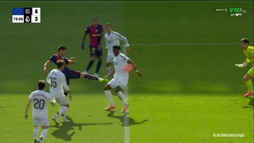 Trọng tài nói câu nhạy cảm, thổi bùng sự phẫn nộ ở trận Real Madrid - Barca - 2