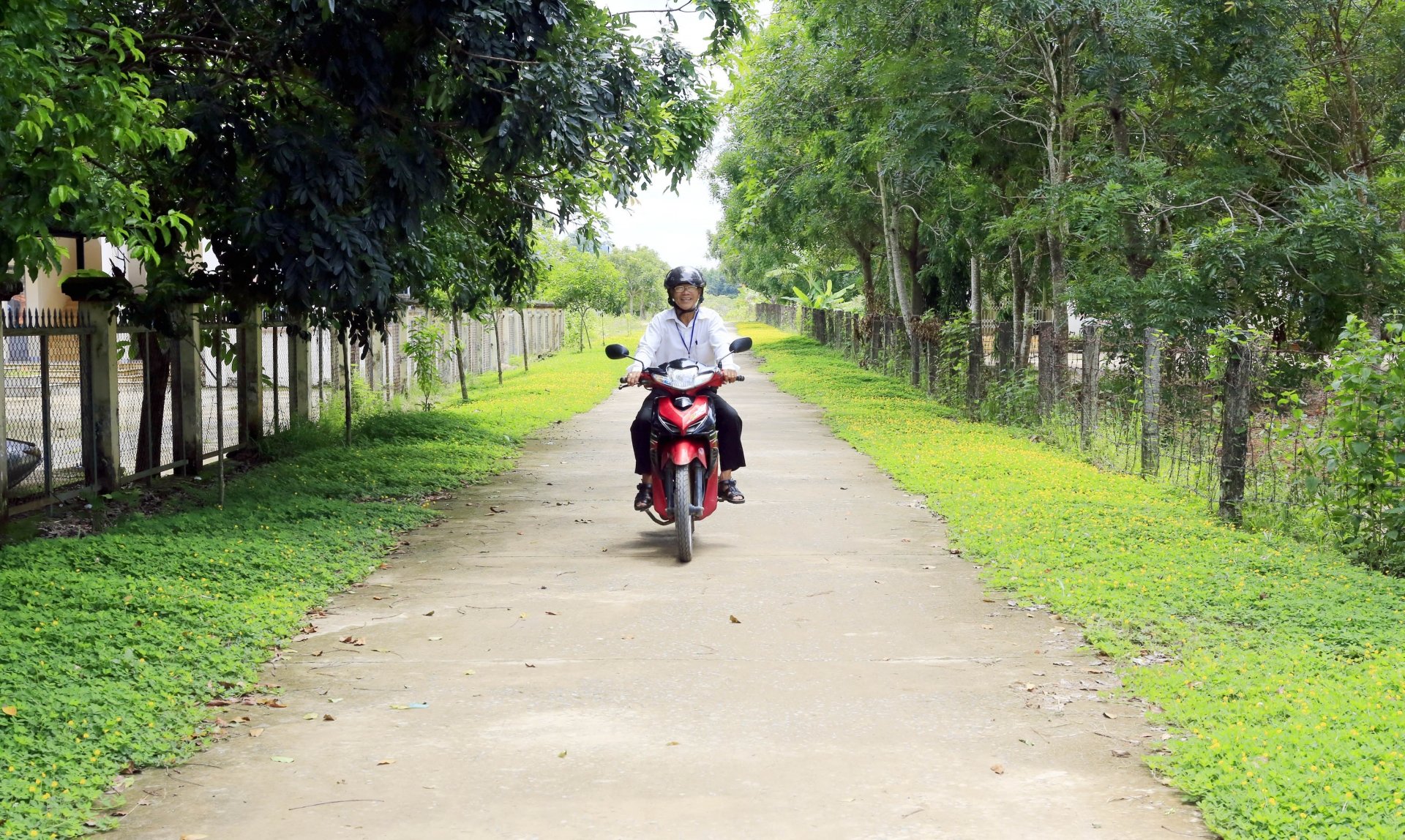 Trên đường thôn Đạ Lây