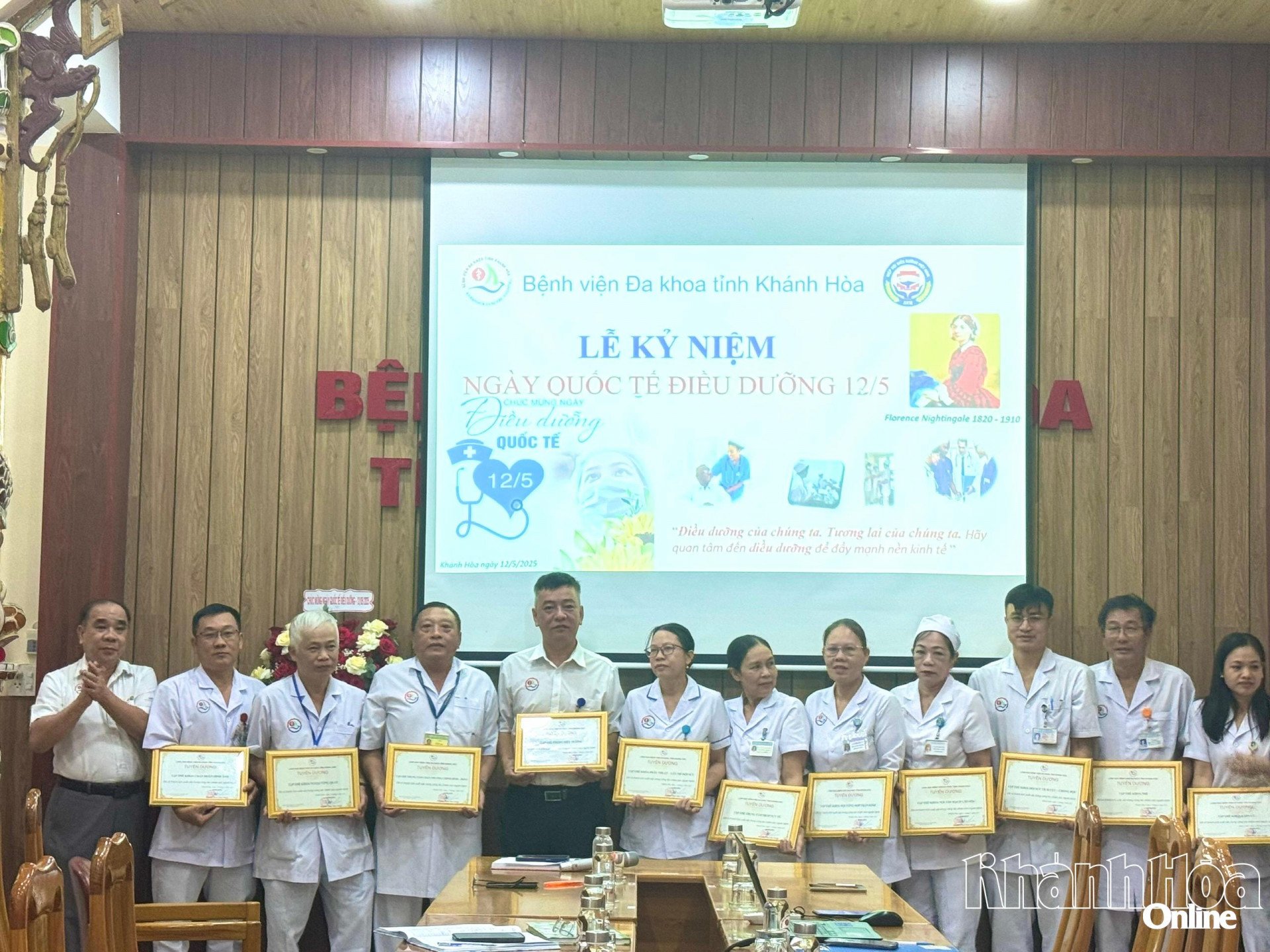 Lãnh đạo Bệnh viện Đa khoa tỉnh tuyên dương các tập thể và cá nhân có thành tích xuất sắc 
