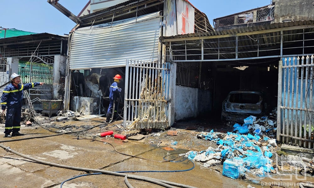 Vụ cháy xảy ra trưa 12-5 tại tổ 8 (phường Gia Sàng, TP. Thái Nguyên) gây thiệt hại về tài sản của 4 hộ, ước tính gần 2 tỷ đồng.