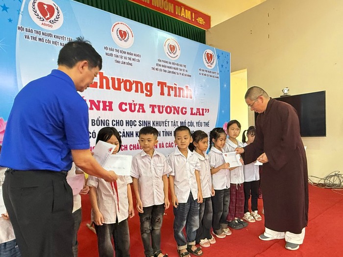 "Cánh cửa tương lai" - Mang hy vọng đến cho trẻ khuyết tật, mồ côi, hoàn cảnh khó khăn- Ảnh 5.