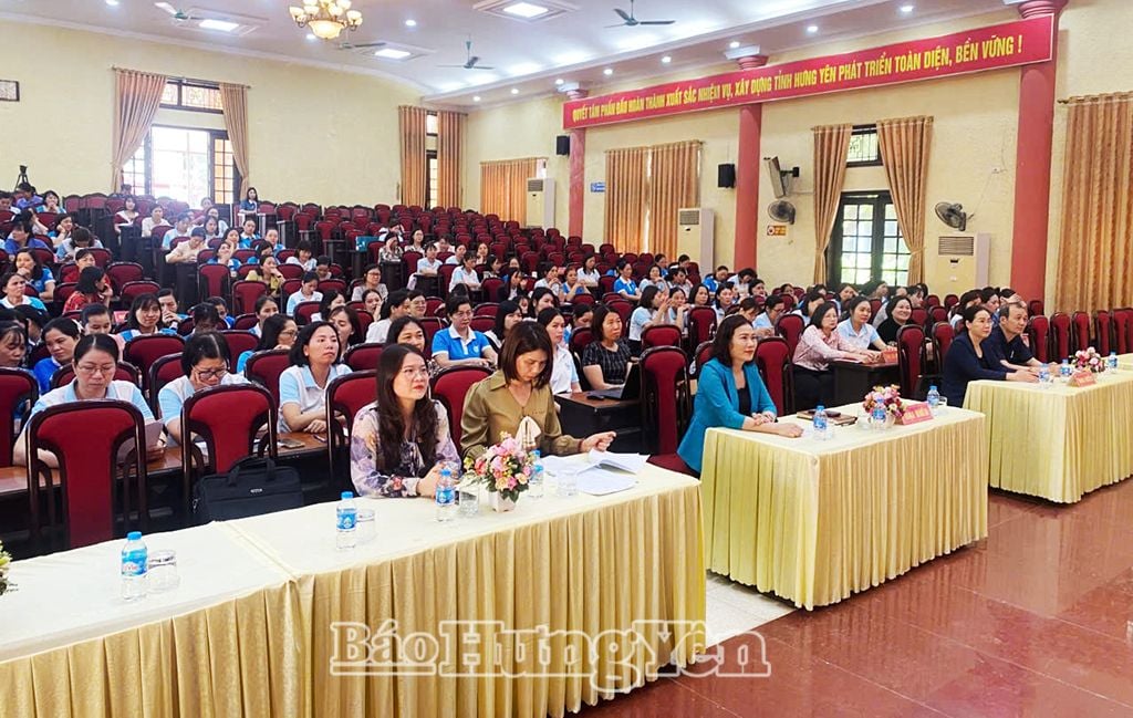 Cán bộ và học viên dự khai giảng lớp bồi dưỡng