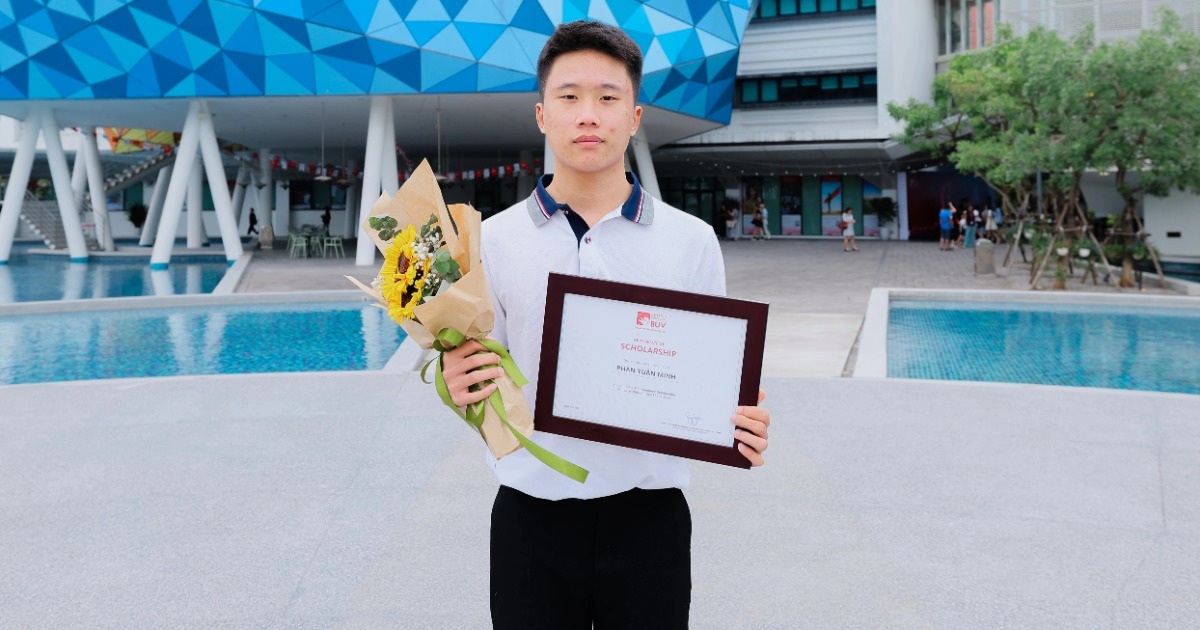 11 fois changé d'école, 10 fois déménagé, un étudiant remporte une bourse complète