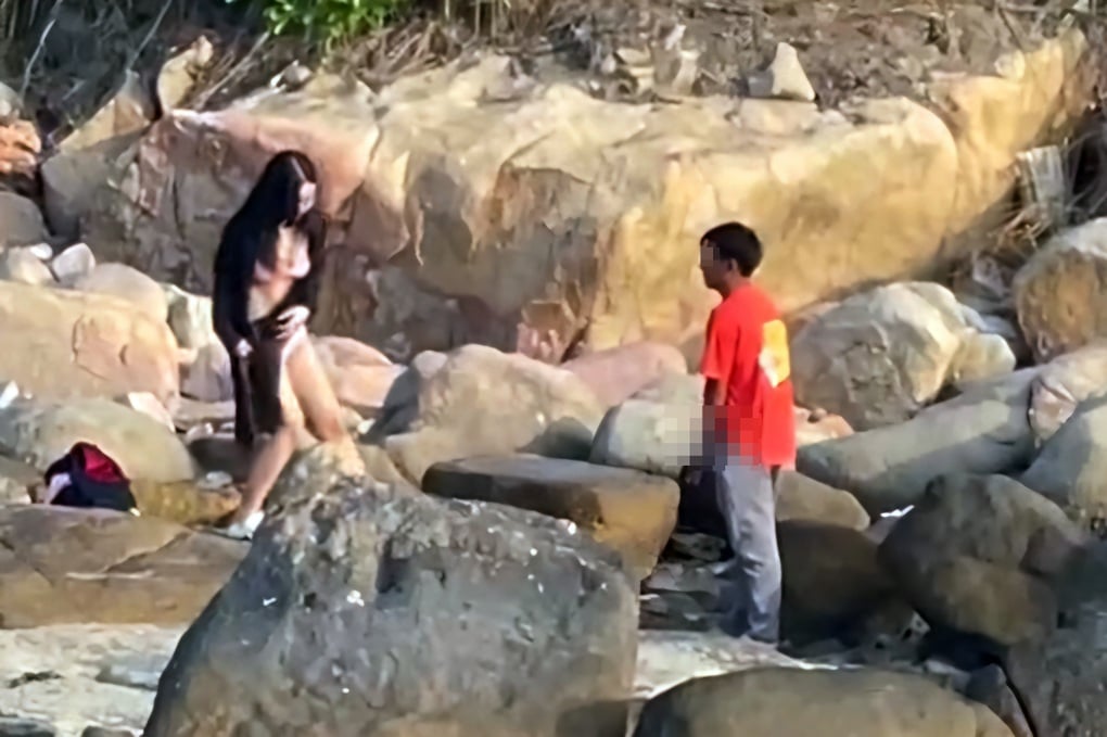 Bắt quả tang kẻ có hành vi biến thái trước mặt các cô gái ở biển Nha Trang - 1