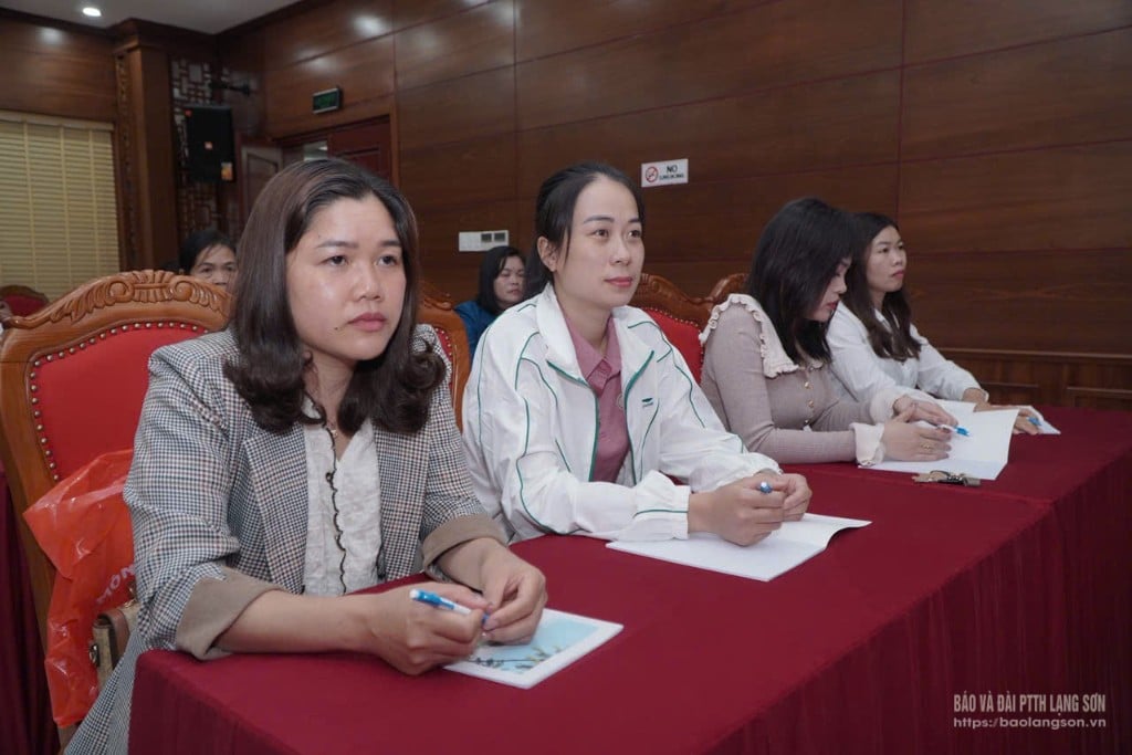 Các hội viên, phụ nữ tham gia lớp tập huấn
