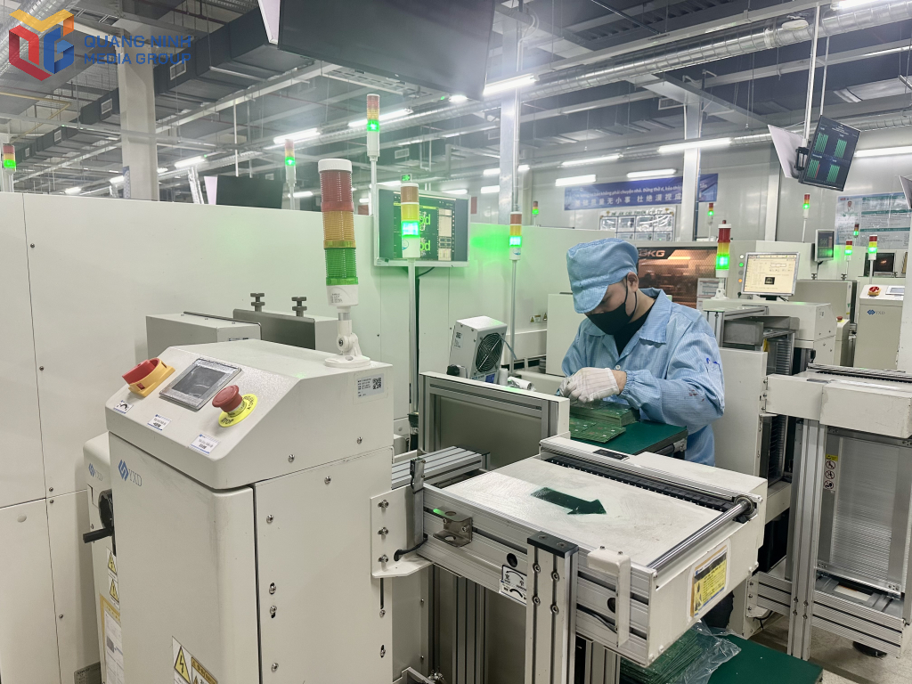 Công ty TNHH Kỹ thuật điện tử Tonly Việt Nam gia công sản phẩm.