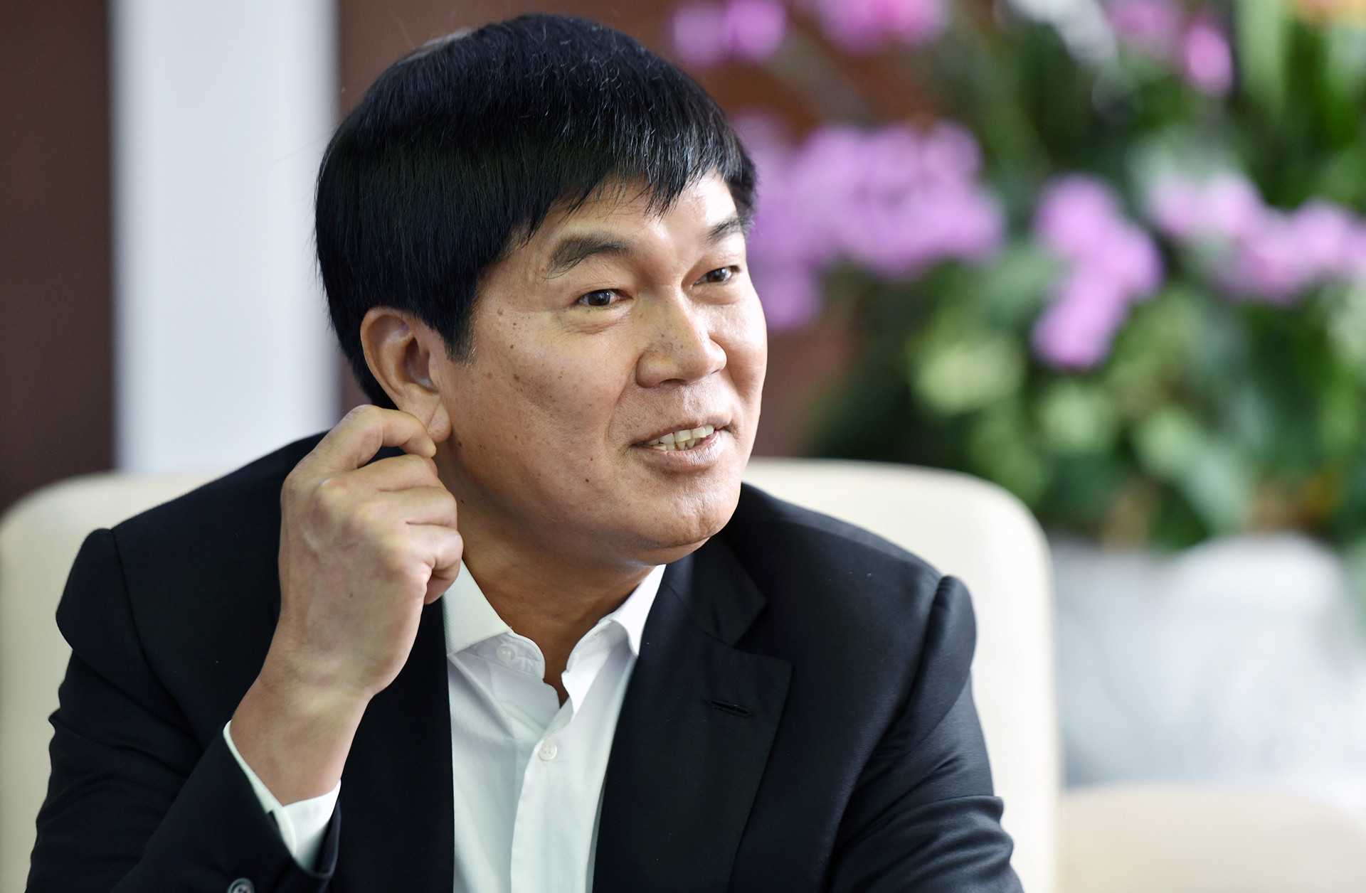 'Steel King' Tran Dinh Long talks about 'gentlemen protecting themselves'