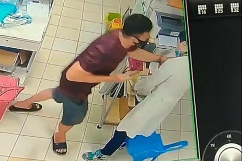 Đau lòng bức ảnh điều dưỡng sưng mắt vì bị đánh trước ngày tôn vinh nghề - 2